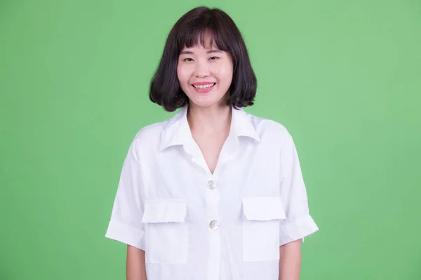 Retrato de feliz bela mulher de negócios asiática sorrindo — Fotografia de Stock