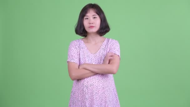 Stres asijské těhotná žena hledáte naštvaný s rukama přes — Stock video