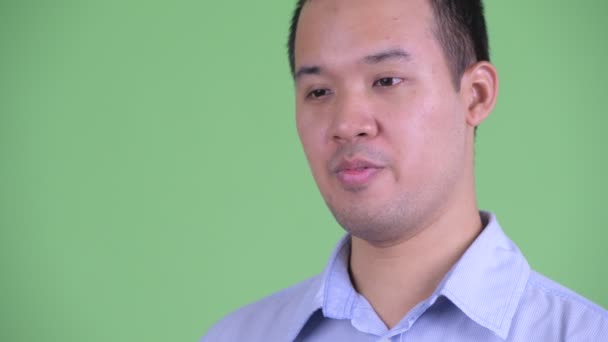 幸せなアジアのビジネスマンの顔がインタビューされ — ストック動画