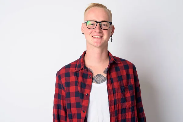 Tvář šťastné mladé blondýny hipster muž s brýlemi s úsměvem — Stock fotografie