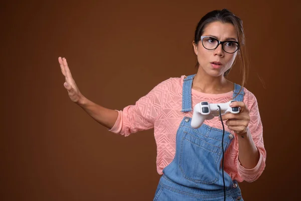 Portrait of beautiful multi ethnic nerd woman playing games — Stock Photo, Image
