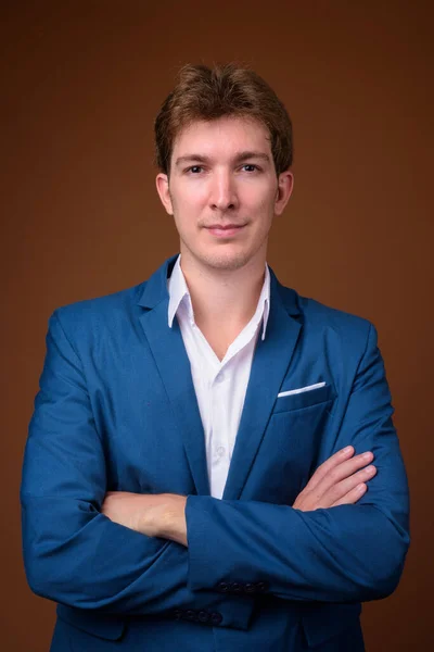 Portrait of young handsome businessman in suit — Stock Photo, Image