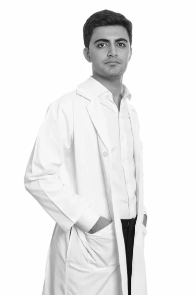 若いですハンサムなペルシャ人医師の肖像 — ストック写真