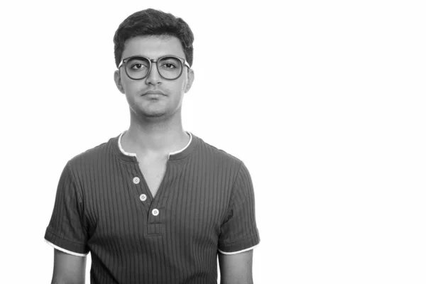 Portrét mladého pohledného Perského muže jako šprta s brýlemi — Stock fotografie