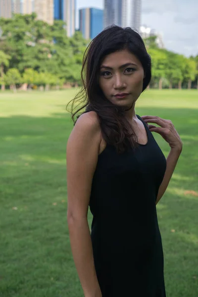 Portrait Jeune Belle Femme Asiatique Détendre Parc Plein Air — Photo