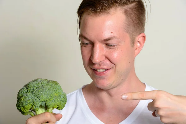 Studioaufnahme Eines Jungen Gut Aussehenden Skandinaviers — Stockfoto