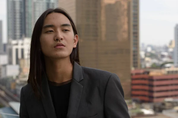Portrait Jeune Homme Affaires Asiatique Aux Cheveux Longs Portant Costume — Photo