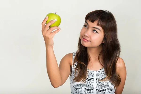 Estudio Disparo Joven Hermosa Mujer Asiática Sobre Fondo Blanco — Foto de Stock