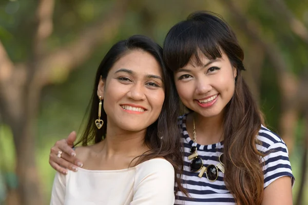 Portrait Two Young Asian Women Together Relaxing Park Outdoors —  Fotos de Stock