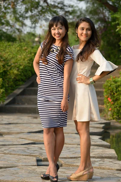 Portrait Two Young Asian Women Together Relaxing Park Outdoors — 스톡 사진