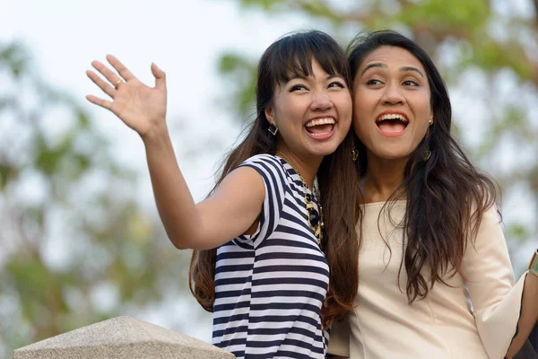 Portrait Two Young Asian Women Together Relaxing Park Outdoors — Stockfoto