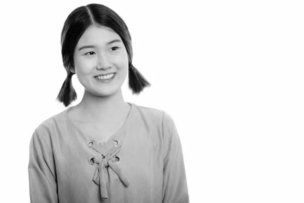 Studio Shot Van Jonge Mooie Aziatische Vrouw Tegen Witte Achtergrond — Stockfoto