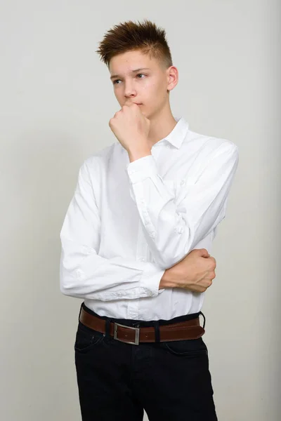 Студійний Знімок Молодого Красивого Хлопчика Підлітка Білому Тлі — стокове фото