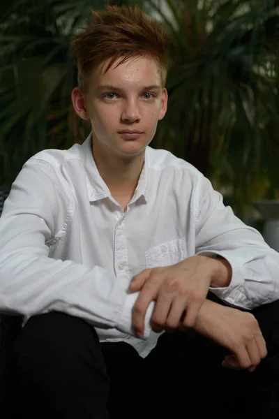 Νεαρός Όμορφος Έφηβος — Φωτογραφία Αρχείου