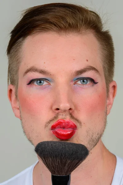 Studio Zdjęcie Młodego Skandynawskiego Mężczyzny Makijażu — Zdjęcie stockowe