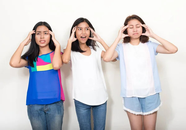 Τρεις Νεαρές Όμορφες Ασιάτισσες Έφηβες Σαν Φίλες — Φωτογραφία Αρχείου