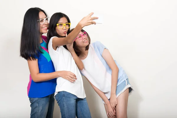 Three Young Beautiful Asian Teenage Girls Friends Together —  Fotos de Stock