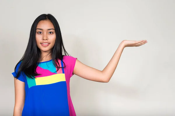 Studio Shot Young Beautiful Asian Teenage Girl — Fotografia de Stock