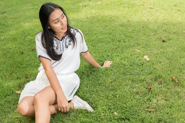 Portrait Young Beautiful Asian Teenage Girl Relaxing Park Outdoors — Fotografia de Stock