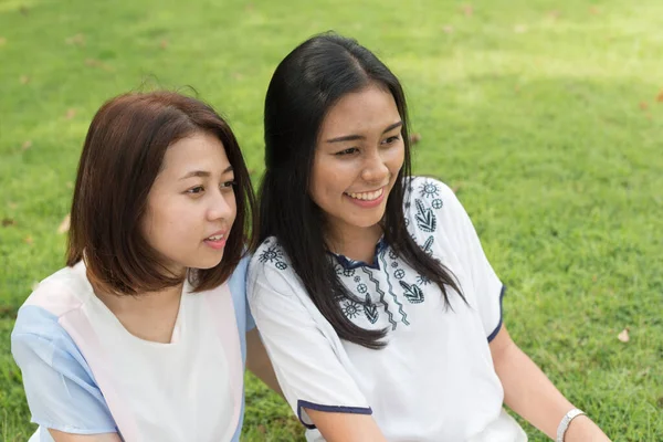 Portrait Two Young Asian Teenage Girls Friends Together Relaxing Park — Foto de Stock