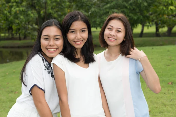 Three Young Beautiful Asian Teenage Girls Friends Together — Stock Fotó