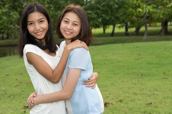 Portrait Two Young Asian Teenage Girls Friends Together Relaxing Park — Zdjęcie stockowe