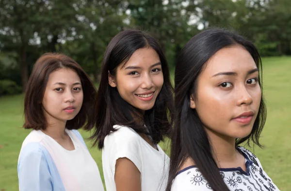 Three Young Beautiful Asian Teenage Girls Friends Together — Stock Fotó