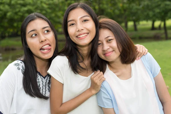 Three Young Beautiful Asian Teenage Girls Friends Together — Stock Fotó