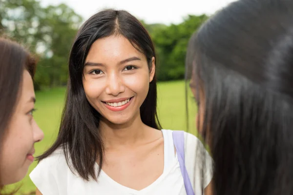 Three Young Beautiful Asian Teenage Girls Friends Together — Foto de Stock