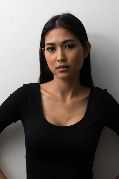 Estúdio Tiro Jovem Bela Mulher Asiática — Fotografia de Stock