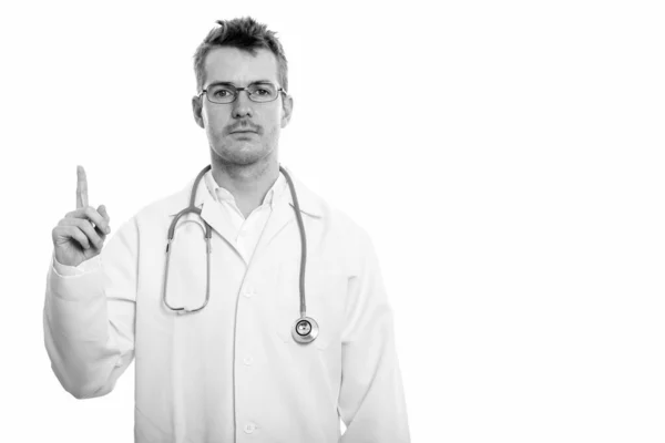Bıyıklı Yakışıklı Doktor Siyah Beyaz Arka Planda Izole Edilmiş — Stok fotoğraf