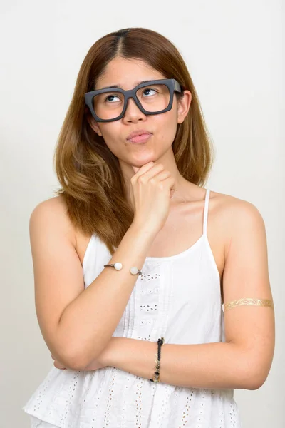 Studio Shot Van Jonge Aziatische Vrouw — Stockfoto