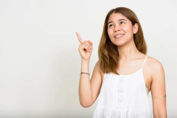 Studio Shot Van Jonge Aziatische Vrouw — Stockfoto