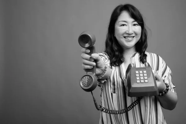 Estudio Maduro Hermosa Mujer Japonesa Sobre Fondo Gris Blanco Negro —  Fotos de Stock