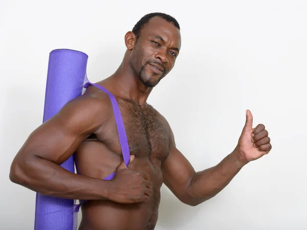 Studioaufnahme Eines Gut Aussehenden Muskulösen Bärtigen Afrikaners Ohne Hemd Vor — Stockfoto