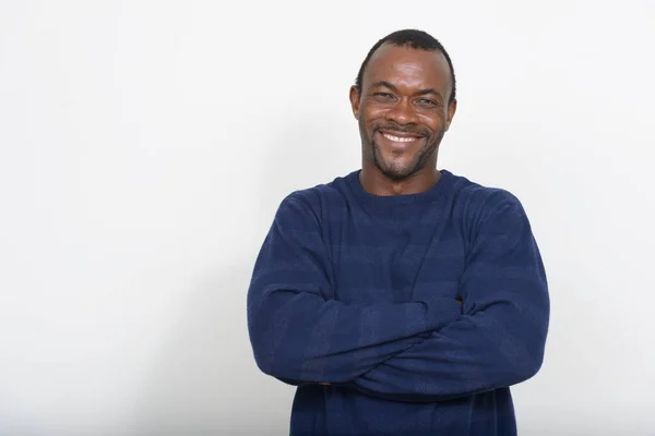 Estudio Hombre Africano Barbudo Guapo Sobre Fondo Blanco —  Fotos de Stock