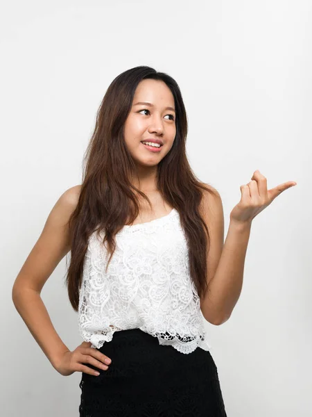 Studio Shot Van Jong Mooi Aziatisch Vrouw — Stockfoto