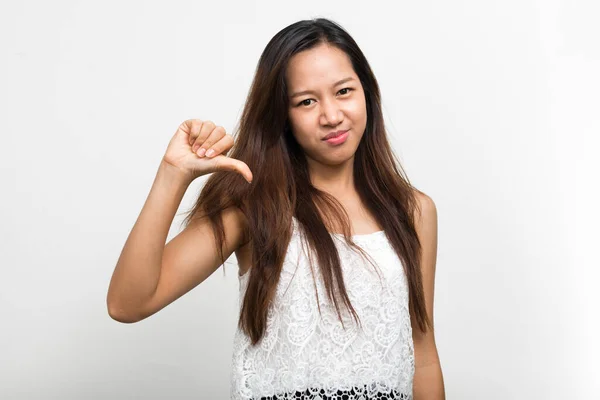 Studio Shot Van Jong Mooi Aziatisch Vrouw — Stockfoto