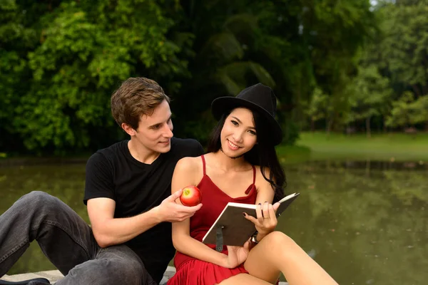 Portrait Young Man Young Asian Woman Multi Ethnic Couple Together — Foto de Stock