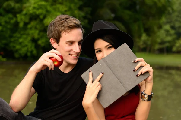 Portrait Young Man Young Asian Woman Multi Ethnic Couple Together — Zdjęcie stockowe