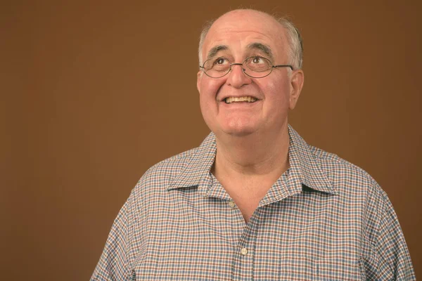 Estudio Tiro Hombre Mayor Con Sobrepeso Con Anteojos Sobre Fondo —  Fotos de Stock