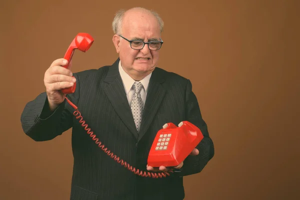 Studio Shot Van Overgewicht Senior Zakenman Met Bril Tegen Bruine — Stockfoto