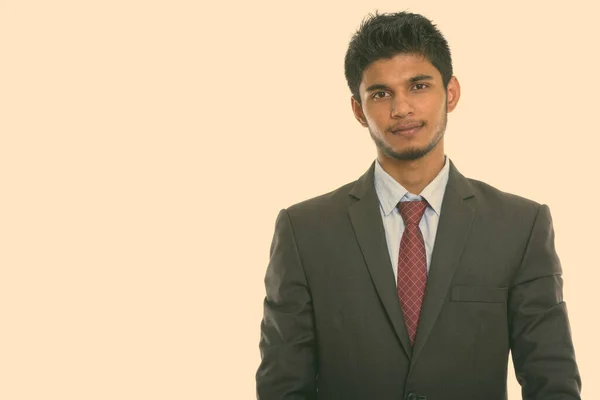 Studioaufnahme Eines Jungen Gutaussehenden Bärtigen Indischen Geschäftsmannes Anzug Isoliert Vor — Stockfoto