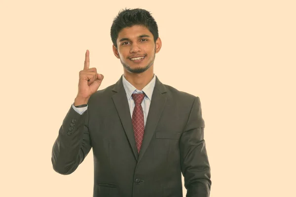 Studioaufnahme Eines Jungen Gutaussehenden Bärtigen Indischen Geschäftsmannes Anzug Isoliert Vor — Stockfoto