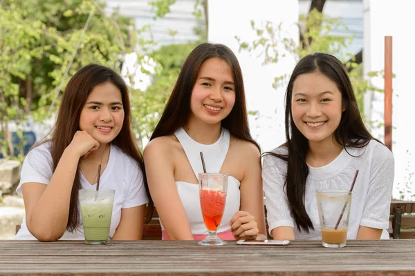 Portrait Three Young Beautiful Asian Women Friends Together Relaxing Coffee — 스톡 사진