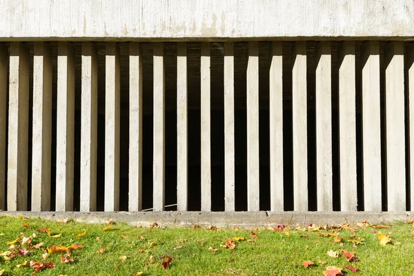 Portret Van Betonnen Muur Met Zichtbare Gaten Buiten Het Gebouw — Stockfoto