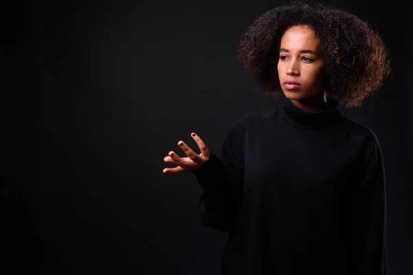 Studio Photo Jeune Belle Femme Africaine Avec Des Cheveux Afro — Photo