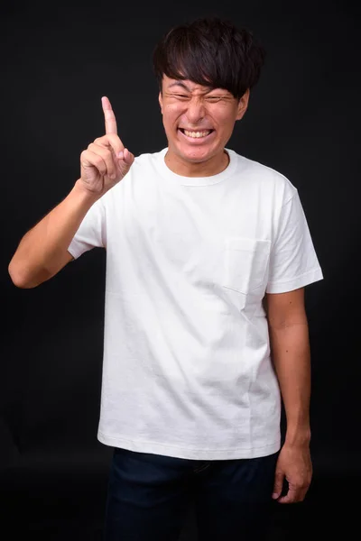 Estúdio Tiro Jovem Bonito Asiático Homem Contra Preto Fundo — Fotografia de Stock