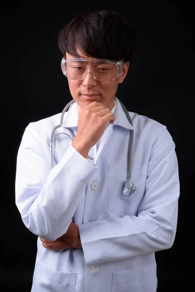 Зйомки Молодого Вродливого Азіатського Лікаря Який Носить Захисні Окуляри Чорному — стокове фото