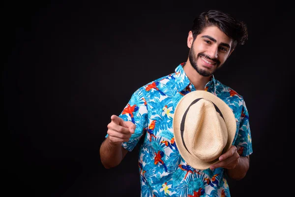 Estúdio Tiro Jovem Bonito Barbudo Persa Turista Homem Pronto Para — Fotografia de Stock